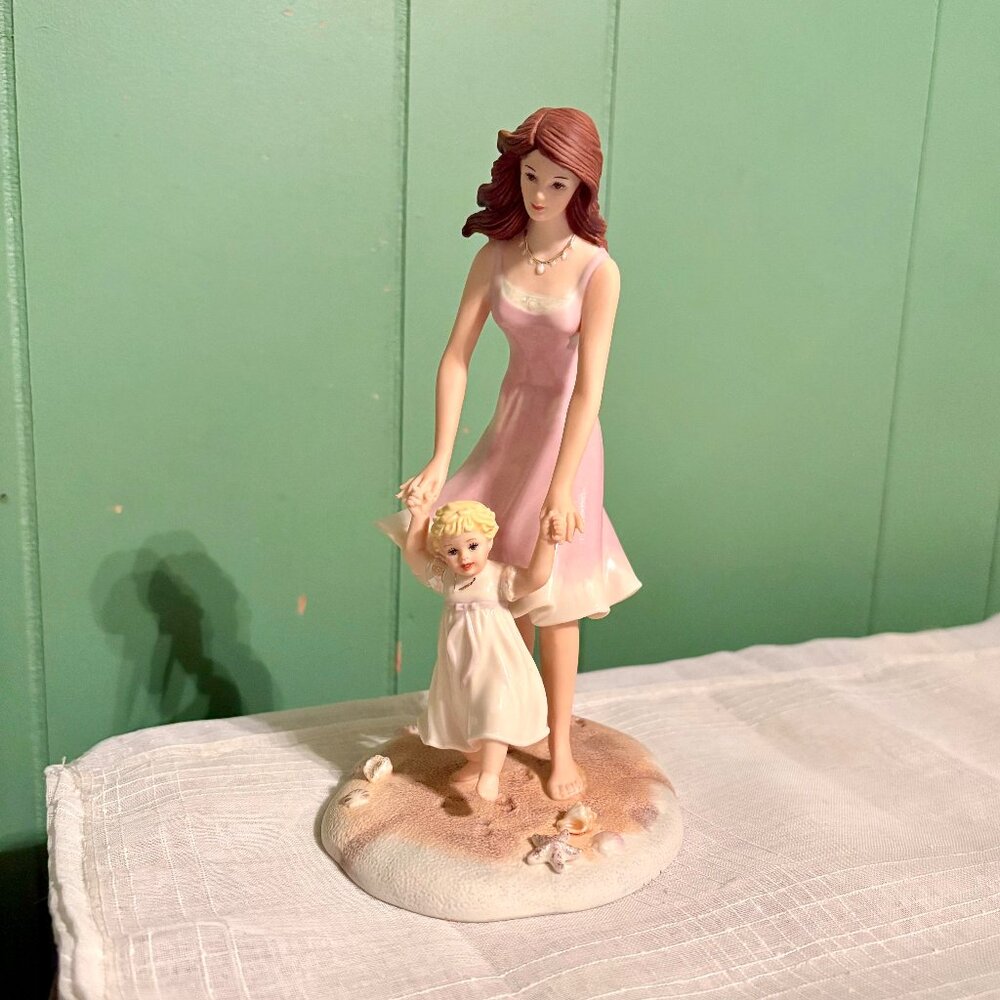 Lenox SEASIDE STROLL by Sandra Kuck 7.5" Figurine Mother & Daughter
